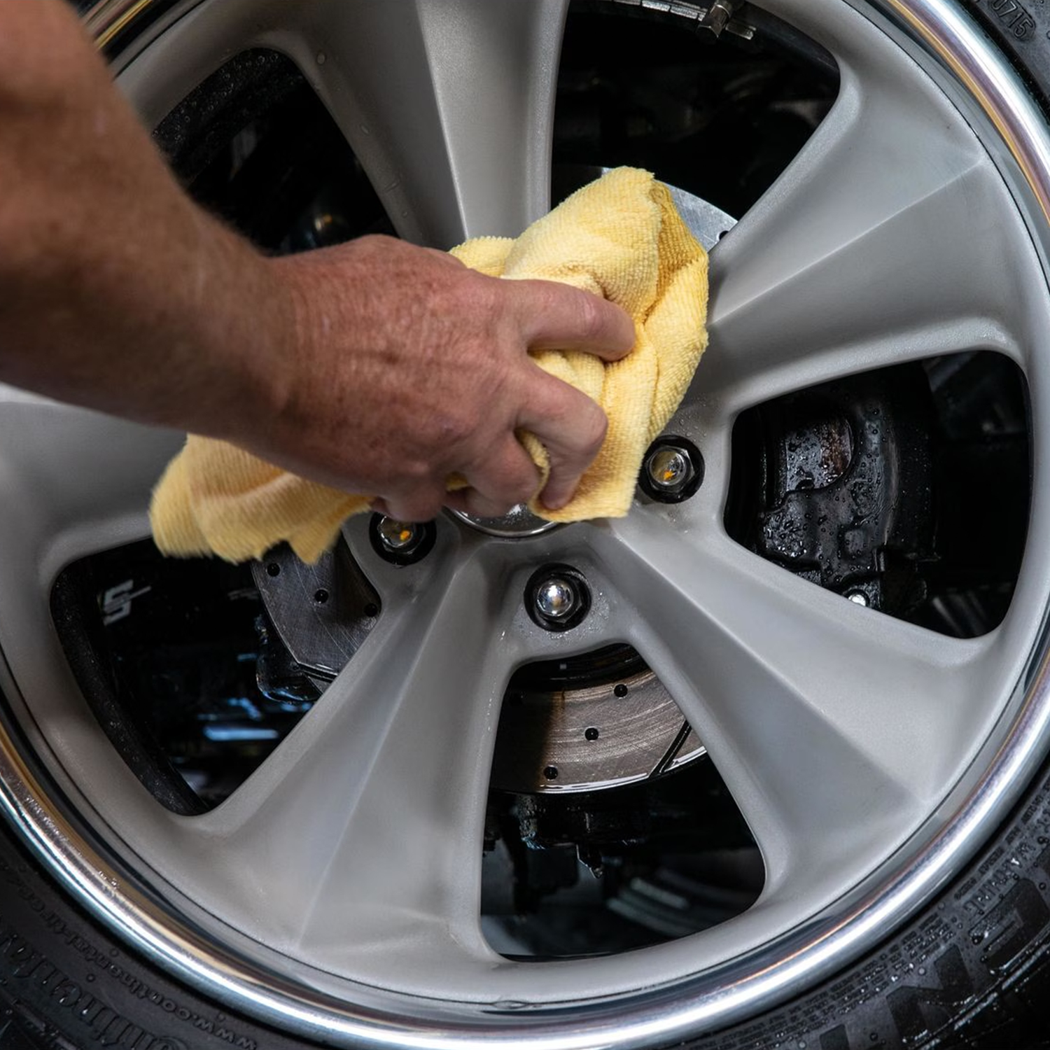HOT RIMS® ALUMINIUM WHEEL CLEANER 710ML