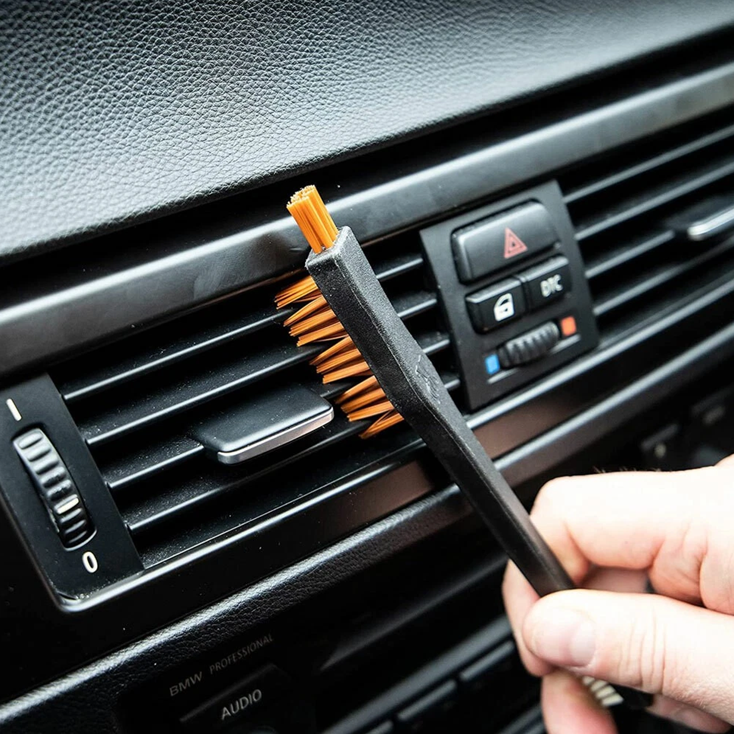 TRIPLE DUTY DETAILING BRUSH (RECOVECOS)